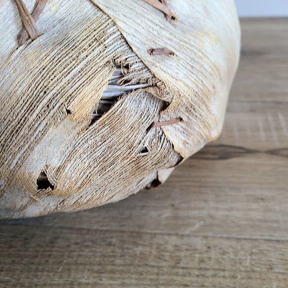 Vintage handmade natural palm husk fiber basket. Rustic beachy home decor. - Picture 5 of 9